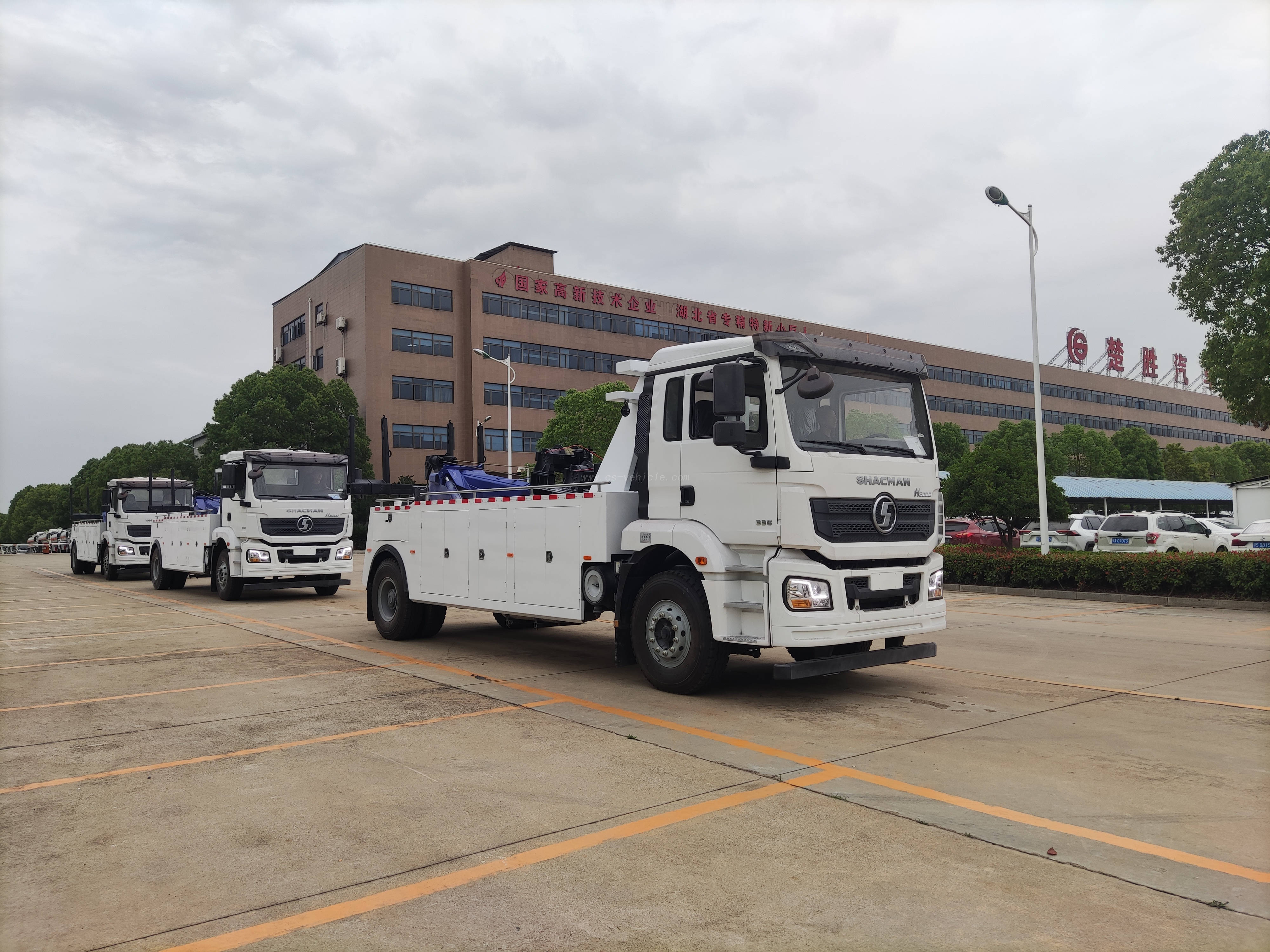 camion de d&eacute;panneuse shacman 4x2 (1).jpg