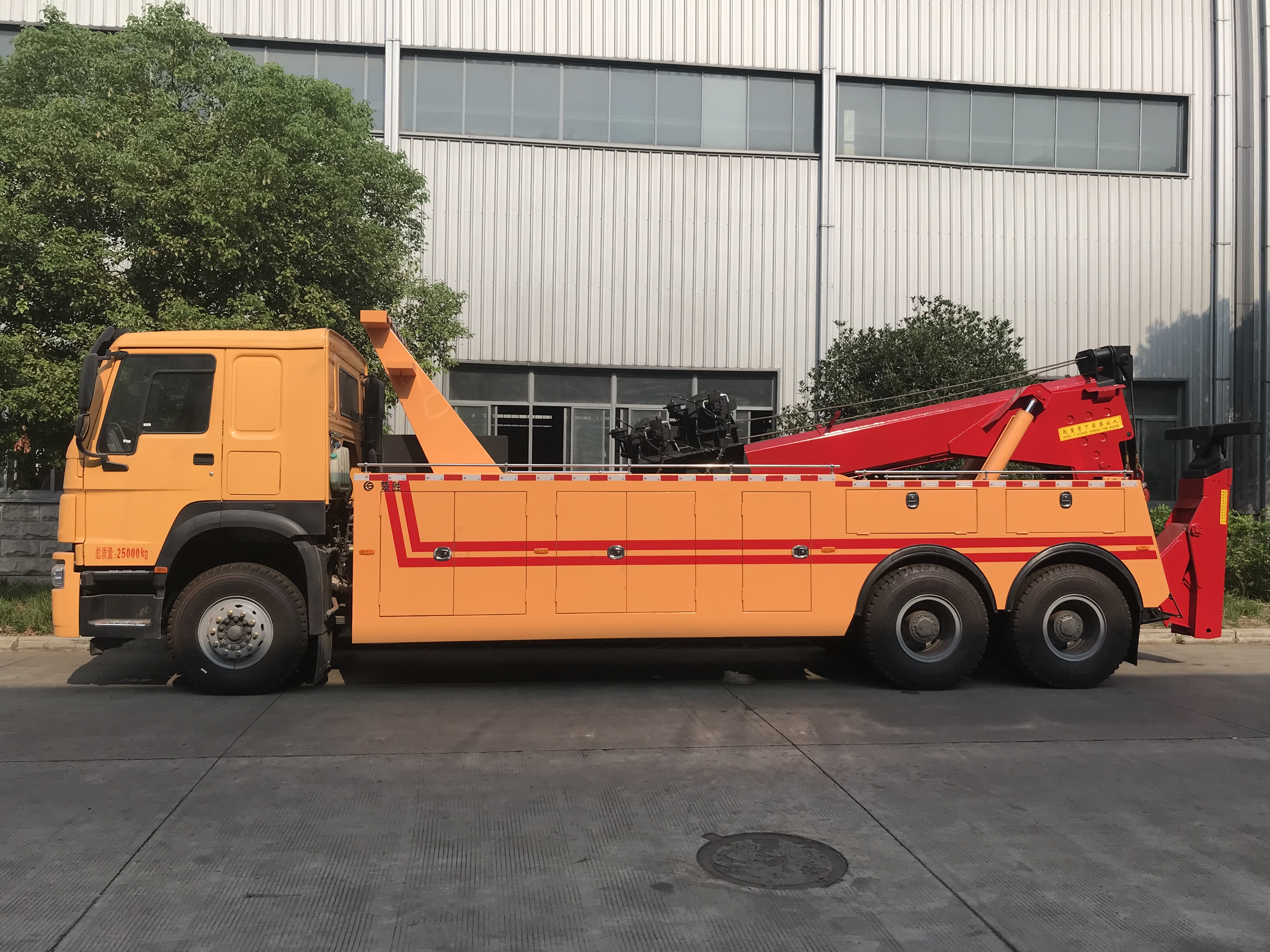 Camion d&eacute;panneuse HOWO 6x4 (2).JPG