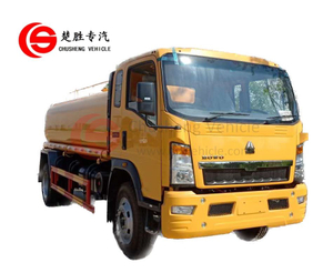 Camion de livraison d'eau potable du camion 5m3 de livraison d'eau potable de SINOTRUK HOWO 4x2 5000L à vendre 