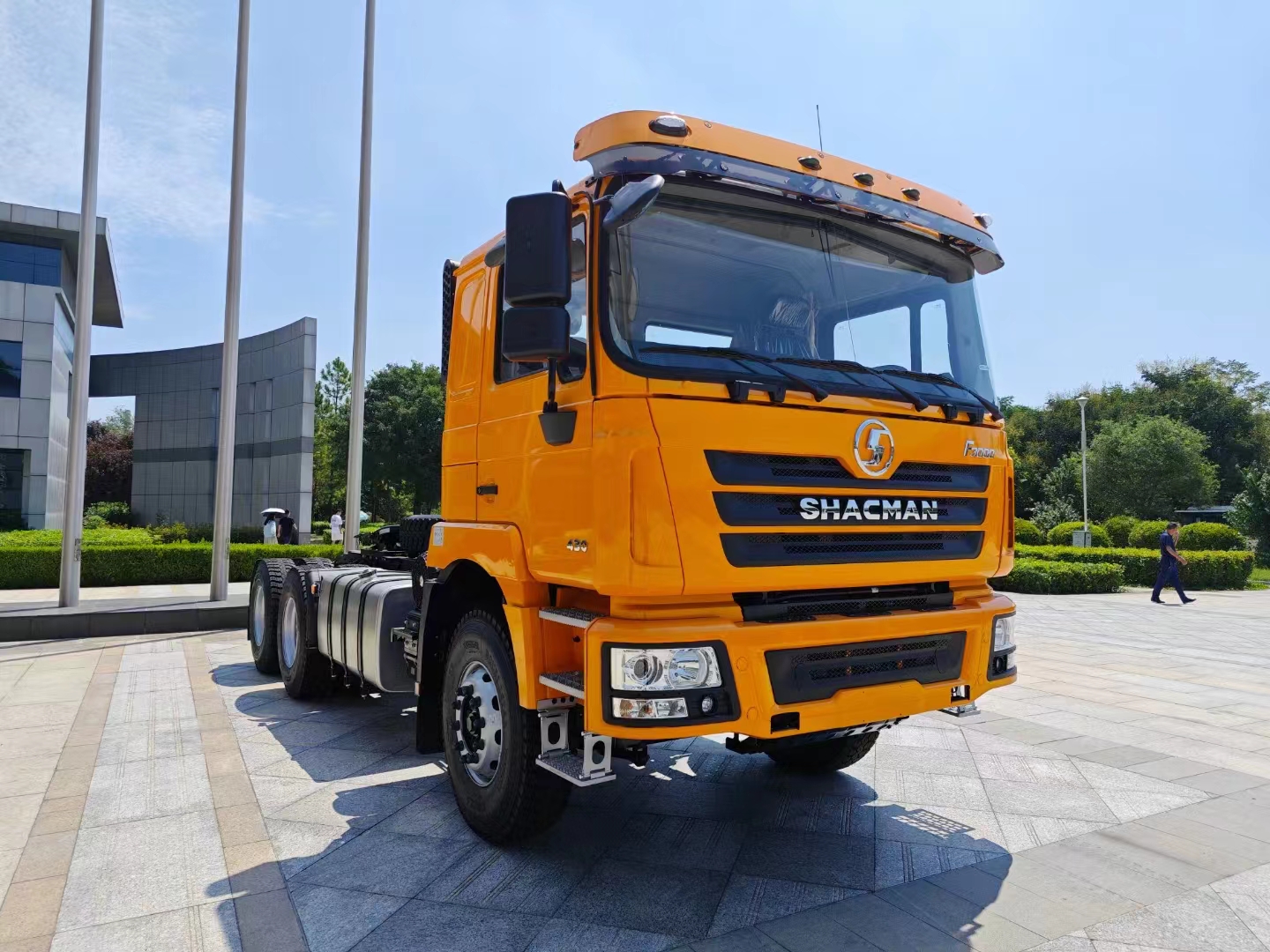 Quelle est la hauteur d’un camion-remorque ?