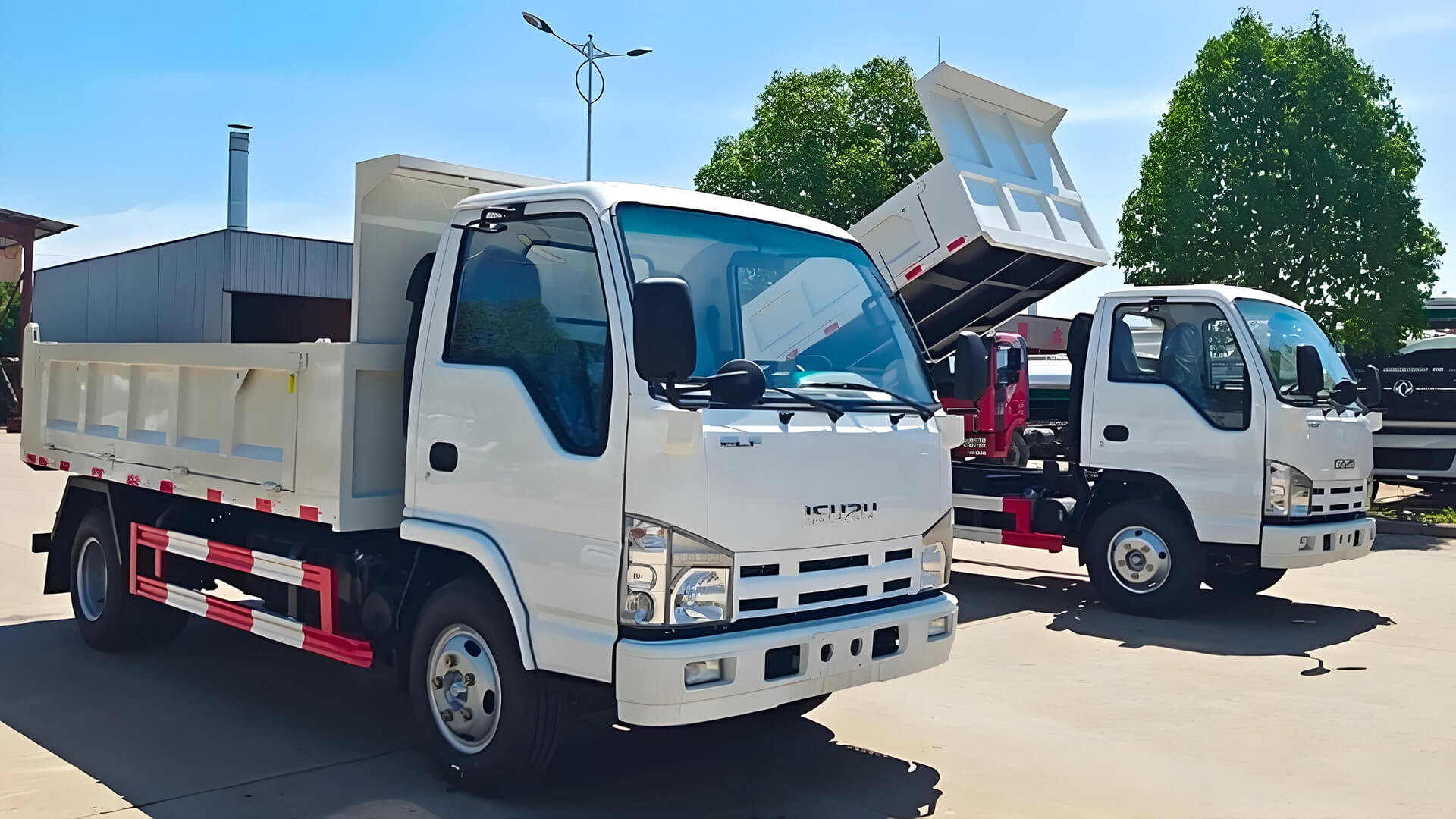 Vers Angola-2 unités de camions bennes ISUZU 100P