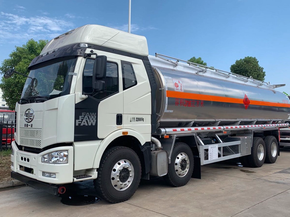 FAW CARBURANT TRUCKS pour le Moyen-Orient | 10 unités modèles personnalisés expédiés