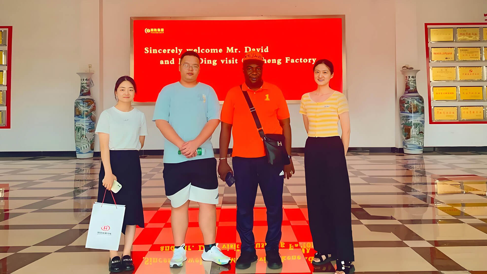 Nouvelle commande - Camion d'opération à haute altitude ISUZU du Cameroun