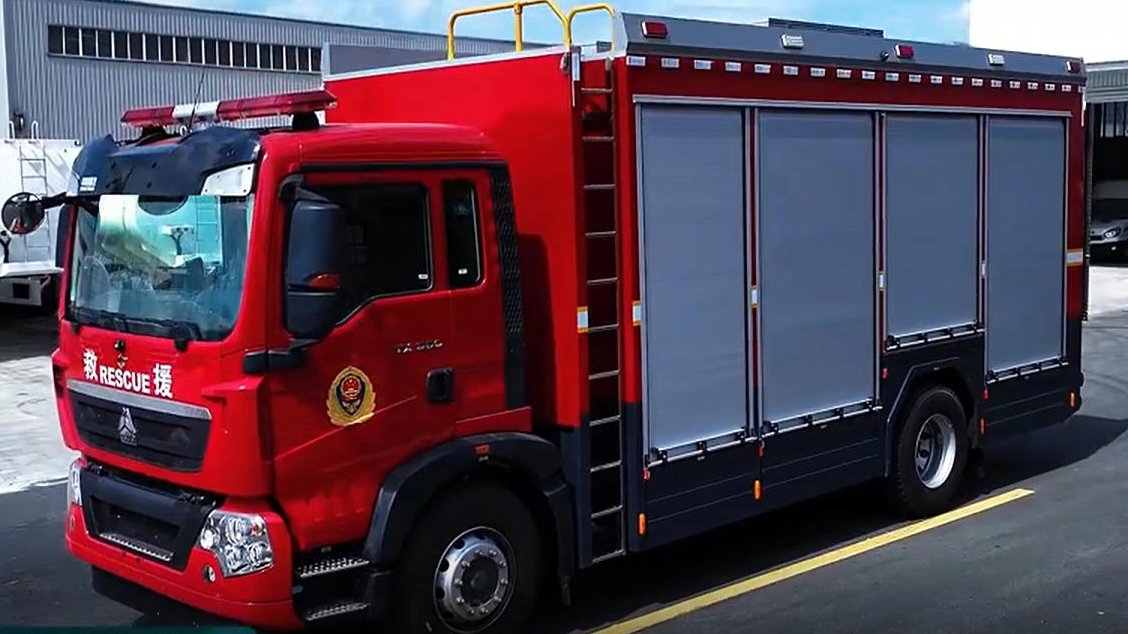 NOUVEAU Howo 4x2 Equipment Fire Fighting Truck Show! - De Chusheng Vehicle!