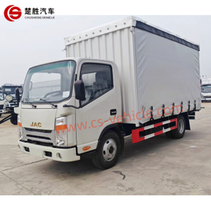 Rideau latéral de camion de fret en toile 4*2, camion couvert de bâche pour un chargement et un déchargement faciles sur les côtés