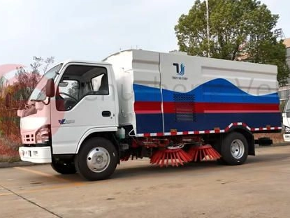 Le camion balayeuse haute pression ISUZU 600P 4X2 4000L de 5 unités est prêt à être expédié !