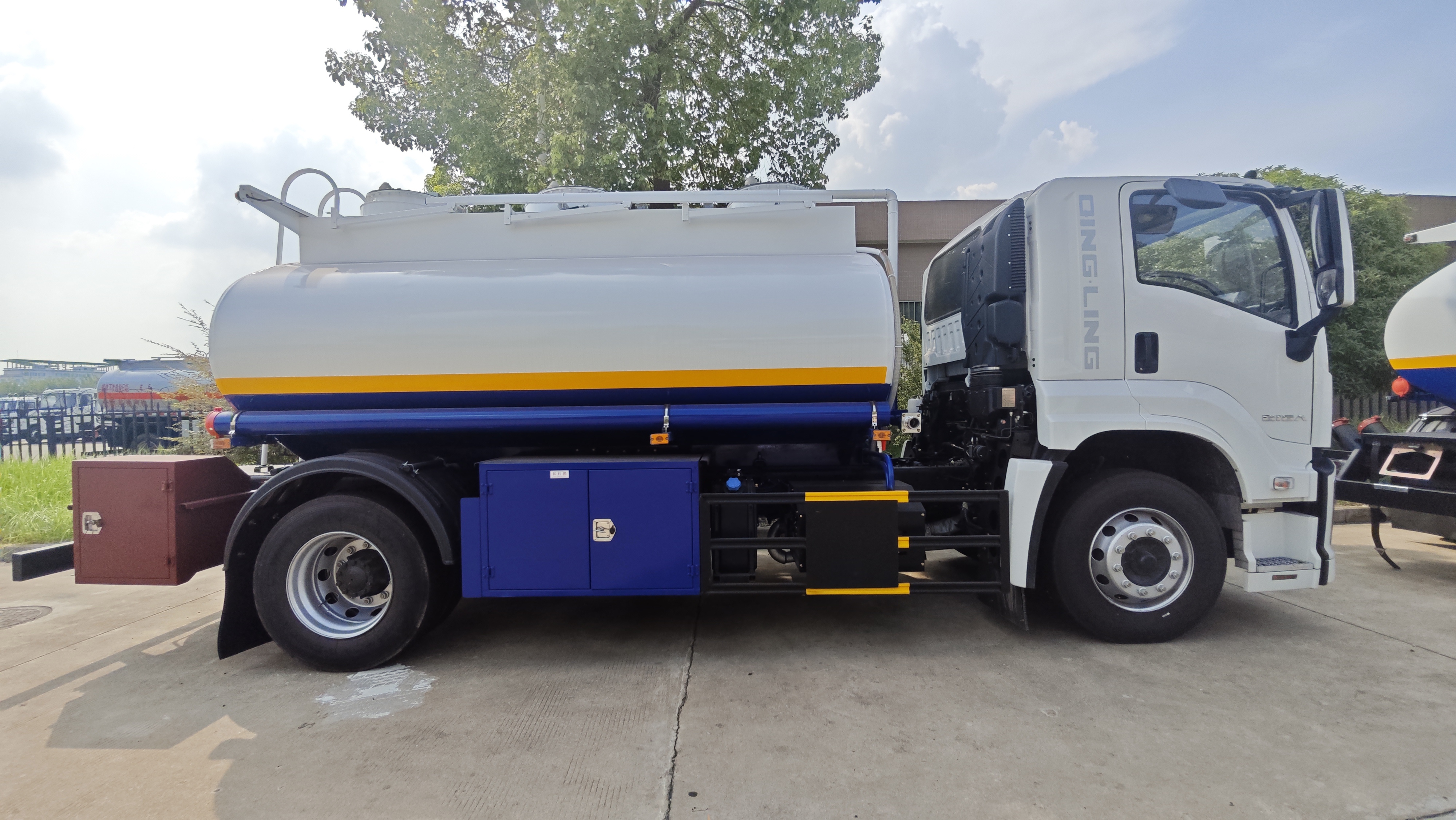 Comment choisir un camion-citerne de carburant 4x2 pour les itinéraires diesel régionaux